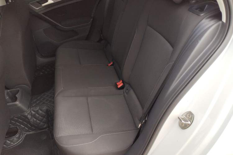 Used Volkswagen Golf 2016 1.6L Automatic Fashion Model