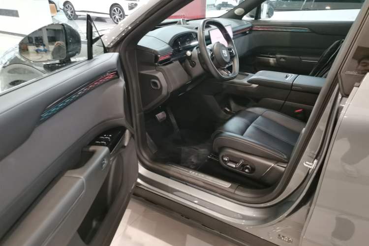 Used Zeekr 7X 2025 100 kWh Long-Range Rear-Wheel Drive with Intelligent Driving Features