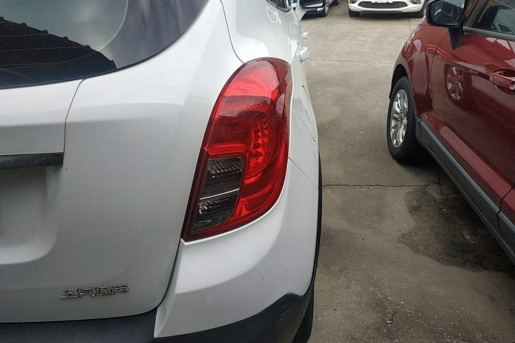 Used Buick Encore 2015 1.4T Automatic Two-Wheel Drive Urban Elite Version
