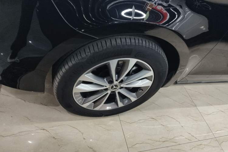 Used Mercedes-Benz V-Class 2021 V 260 Avantgarde Edition
