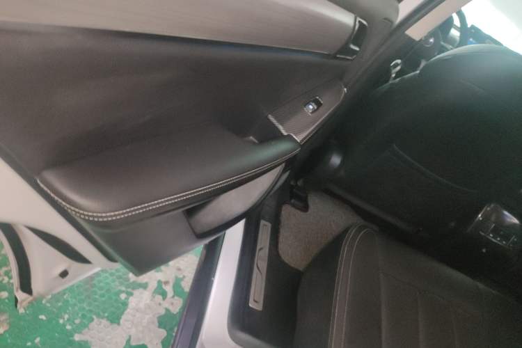 Used BYD Tang 2018 2.0T Automatic Smart Connect Prestige 7-Seater China V Standard
