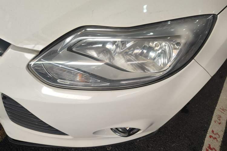 Used Ford Focus 2012 Sedan 1.6L Automatic Fashion Edition
