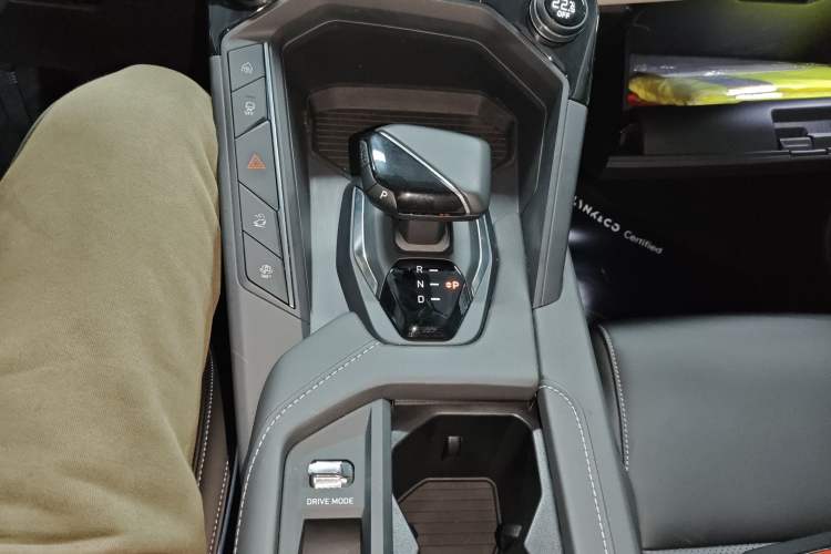 Used Lynk & Co 06 EM-P 2023 1.5T Remix PHEV Shero
