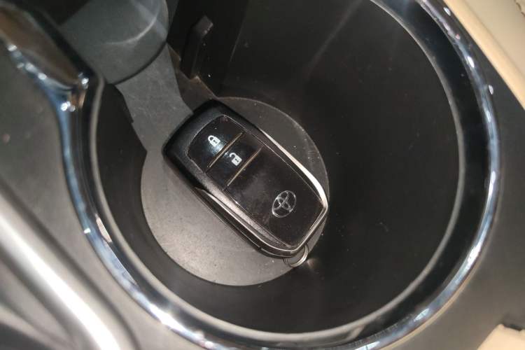 Used Toyota Highlander 2018 2.0T Four-Wheel Drive Luxury Version 7 Seats China VI Standard
