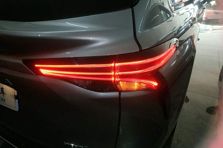 Used Toyota Granvia 2023 2.5L Hybrid Prestige VIP Edition
