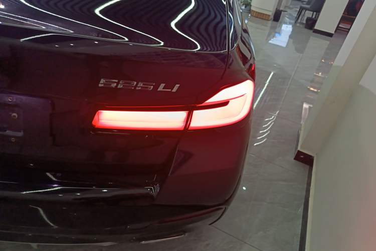 Used BMW 5 Series 2022 Second Facelift 525Li M Sport Package
