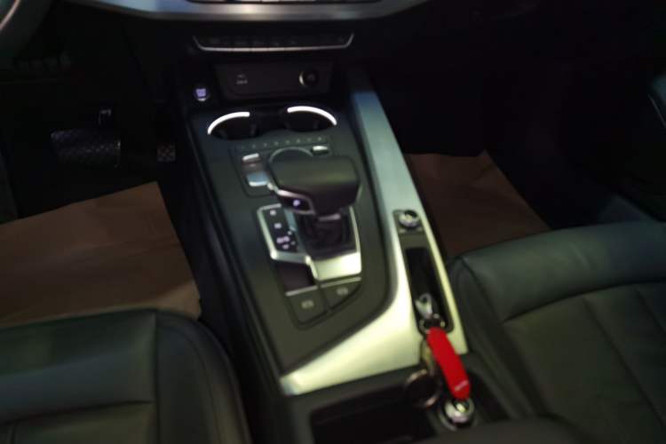 Used Audi A4L 2019 40 TFSI Fashion Edition China VI Emission Standard