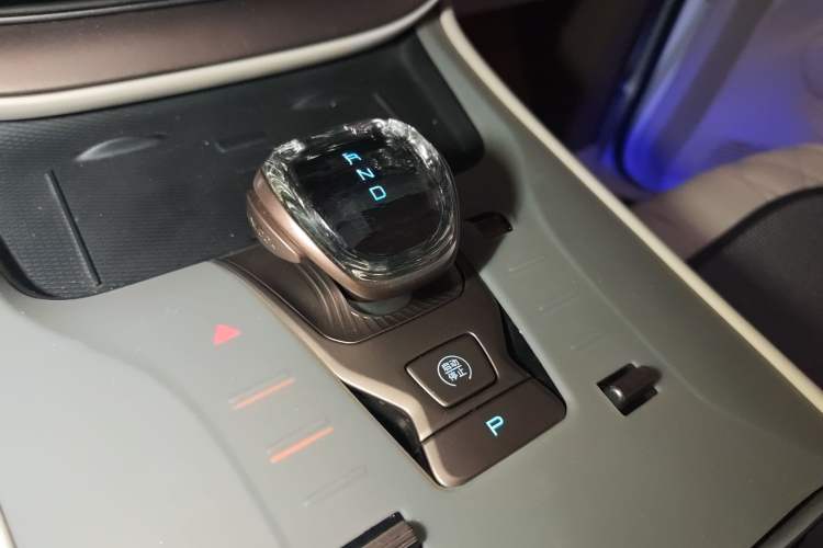 Used Denza D9 2022 DM-i 970 Four-Wheel Drive Prestige Model