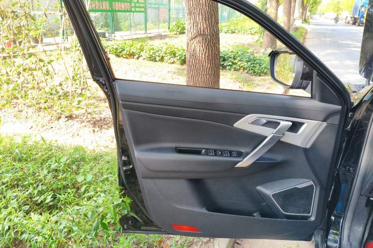 Used Geely Auto Emgrand X7 Sport 2018 1.8TD Automatic Two-Wheel Drive Smart Connect 4G Internet Edition
