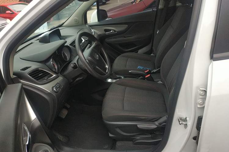 Used Buick Encore 2015 1.4T Automatic Two-Wheel Drive Urban Elite Version
