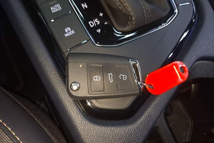 Used Volkswagen Tharu 2023 300TSI Two-Wheel-Drive Full Moon Edition
