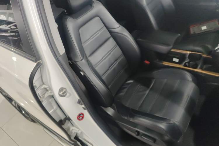 Used Honda CR-V 2017 240TURBO CVT Front-Wheel Drive Fashion Edition