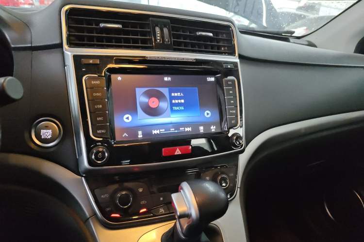 Used Haval M6 2018 Revised Version 1.5T DCT Two-Wheel Drive Urban Style
