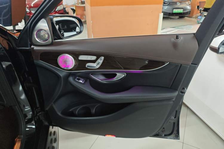 Used Mercedes-Benz GLC 2017 GLC 260 4MATIC Luxury Model
