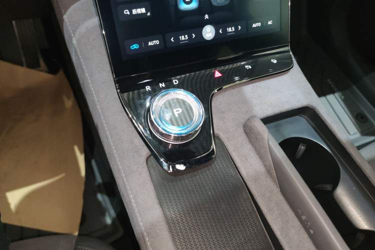 Used VOYAH PASSION 2024 PHEV Four-Wheel Drive Ultra-Long Range Executive Edition