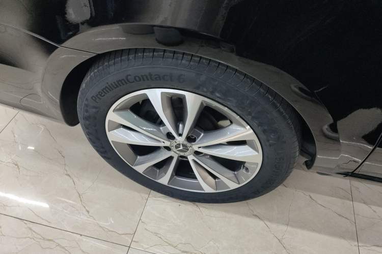 Used Mercedes-Benz V-Class 2021 V 260 Avantgarde Edition
