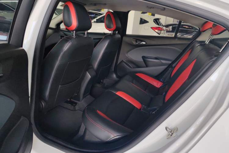 Used Chevrolet Cruze 2018 320 Automatic Pioneer Sunroof Edition
