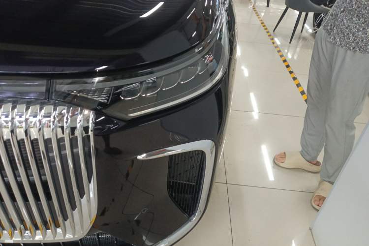 Used VOYAH Dream 2025 PHEV Four-Wheel-Drive Flagship Kunpeng Edition
