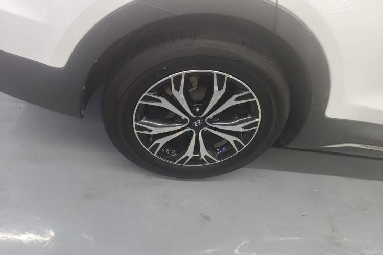 Used Hyundai Santa Fe 2017 2.4L Automatic Two-Wheel Drive Smart Version 5 Seats
