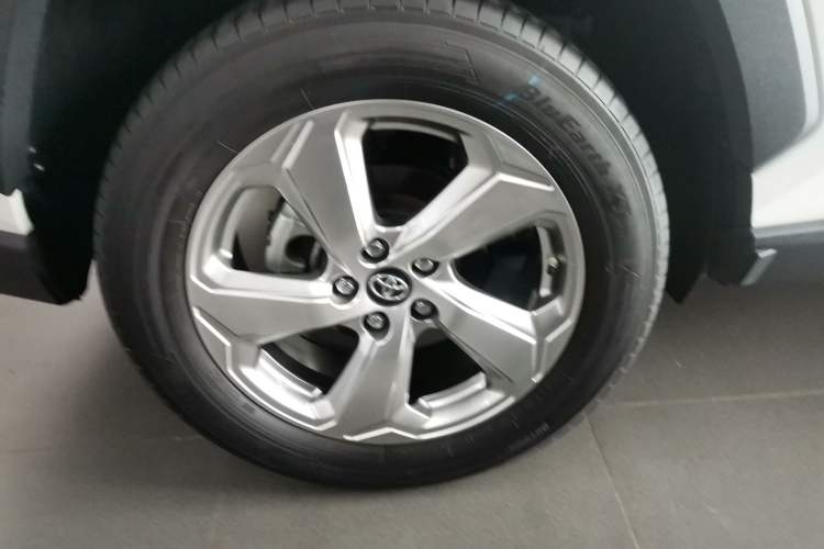 Used Toyota RAV4 2022 Dual-Engine 2.5L E-CVT Two-Wheel Drive Elite Edition
