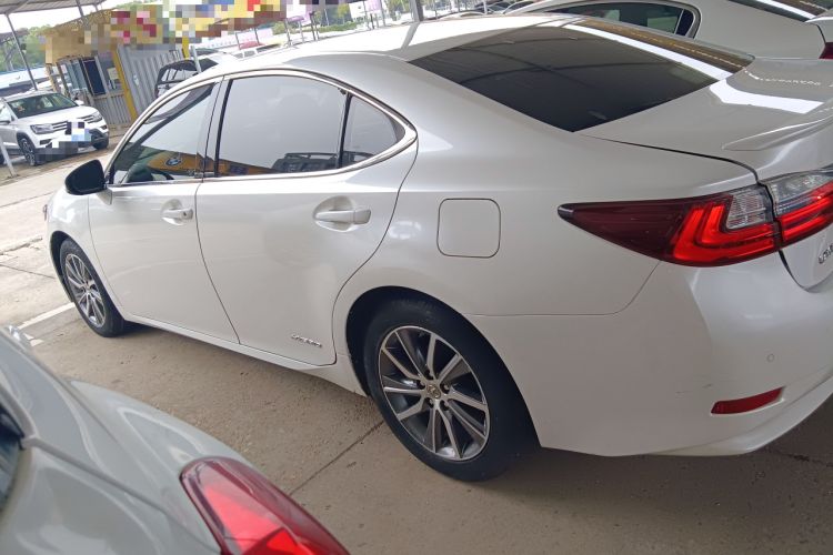Used Lexus ES 2015 300h Luxury Edition
