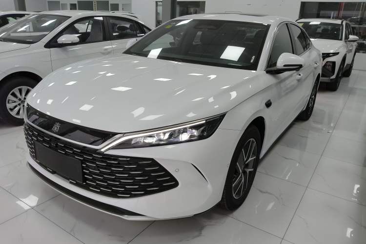 Used BYD Qin L 2025 DM-i Smart Drive 120KM Leading Model