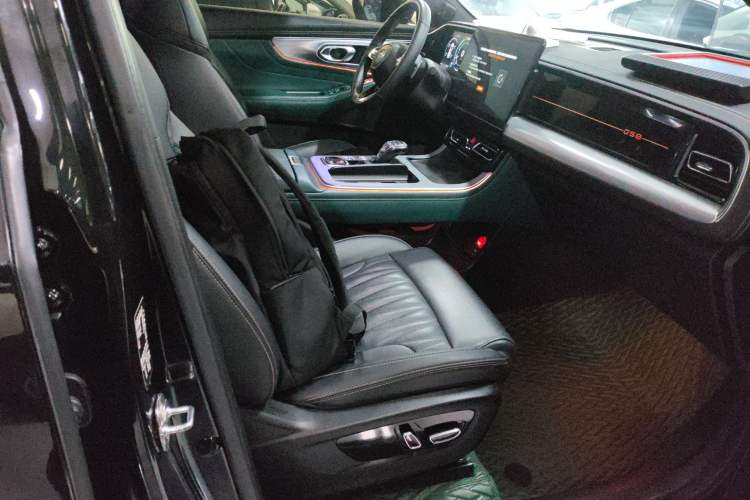 Used GAC Trumpchi GS8 2022 Linghang Series 2.0 TGDI Two-Wheel-Drive Luxury Smart Connectivity Version (7 Seats)
