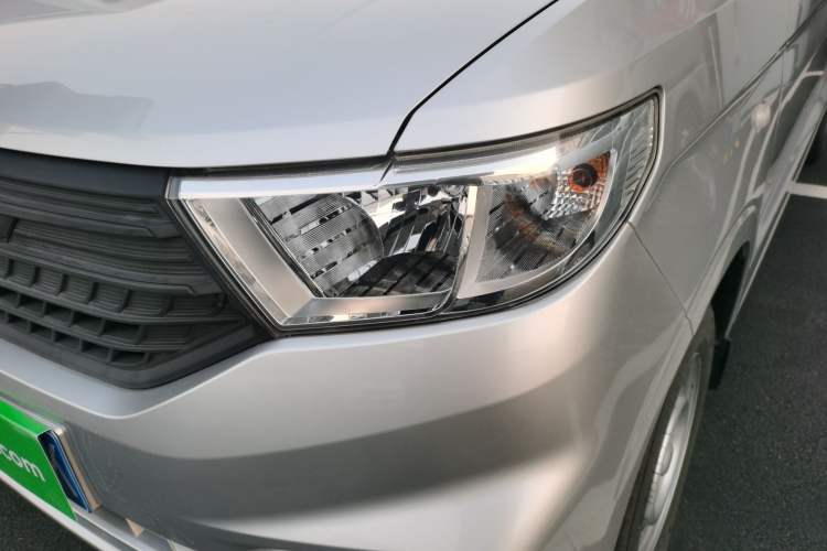 Used Wuling Hongguang V 2021 1.5L Jingqu Edition Enclosed-Window Vehicle LAR
