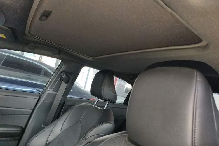 Used Toyota Avalon 2019 Dual-Engine 2.5L Luxury Edition China VI Standard
