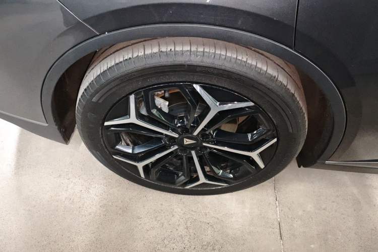 Used  L07 2024 230Max Qiankun Intelligent Driving ADS SE Range-Extended Version
