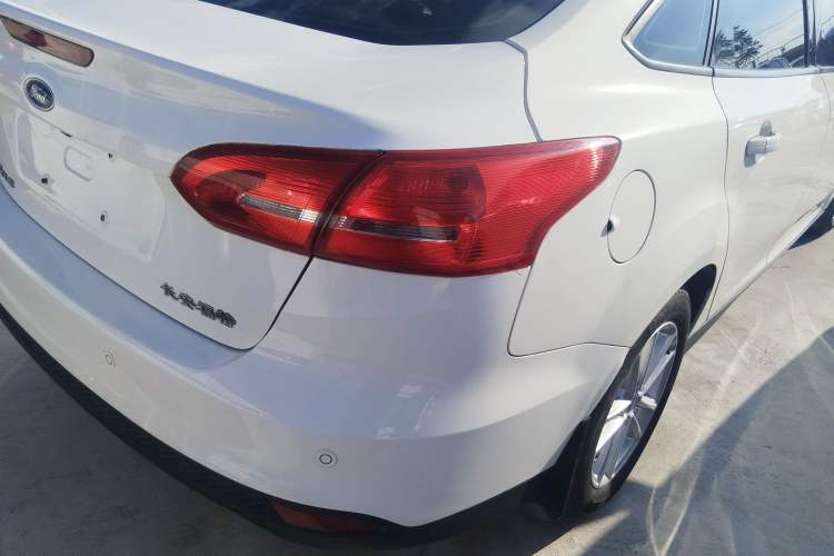 Used Ford Focus 2018 Sedan Classic 1.6L Automatic Trendy SmartDrive Edition
