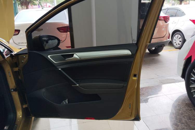 Used Volkswagen Golf 2018 230TSI Automatic Comfort Model
