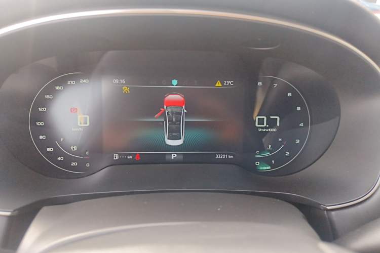 Used Roewe i6 MAX 2020 300TGI Automatic Supreme Edition with Cool Sunroof and Advanced Driving Features
