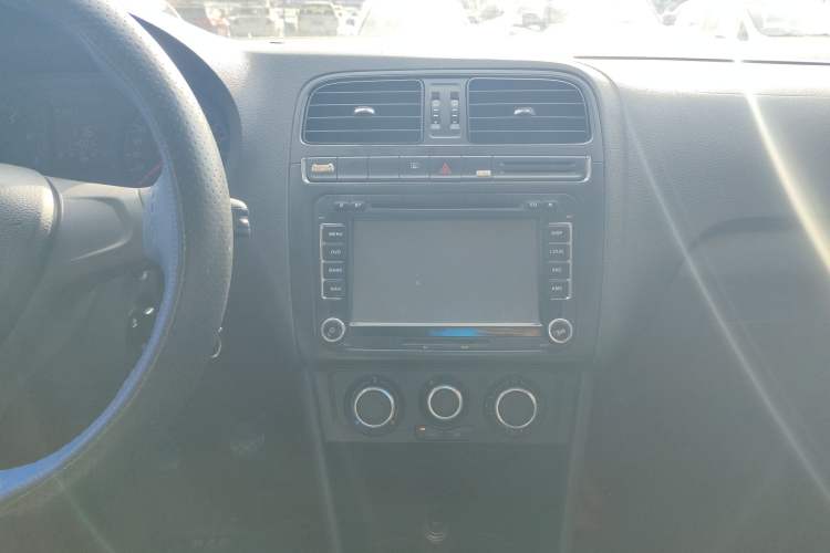 Used Volkswagen Polo 2014 1.4L Manual Fashion Edition
