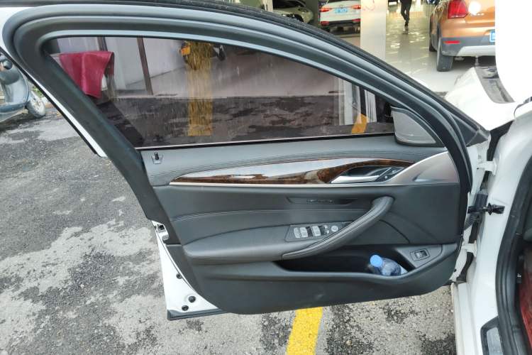 Used BMW 5 Series 2018 525Li Luxury Package
