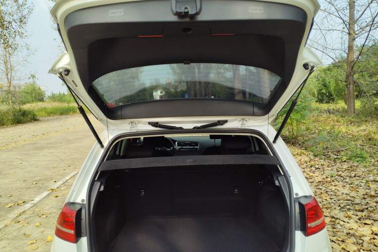 Used Volkswagen Golf 2016 1.6L Automatic Fashion Model