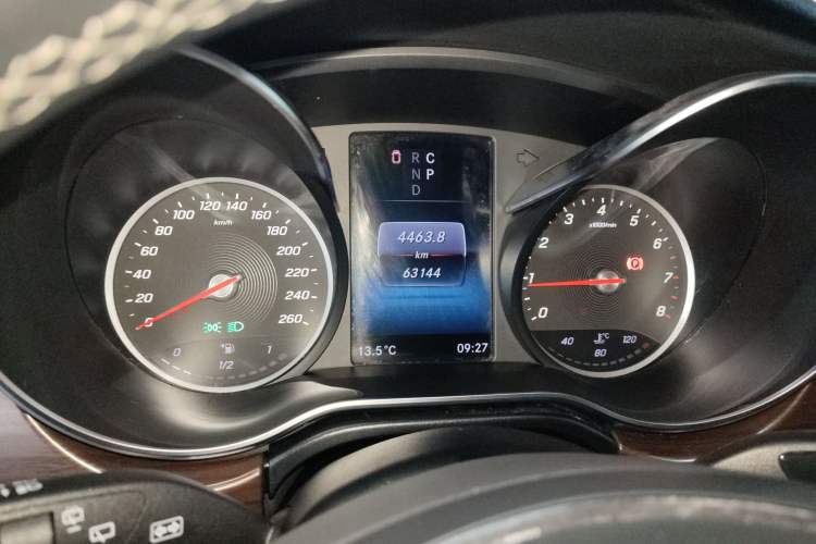 Used Mercedes-Benz V-Class 2021 V 260 Avantgarde Edition
