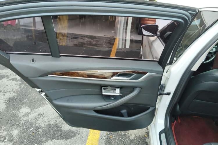 Used BMW 5 Series 2018 525Li Luxury Package
