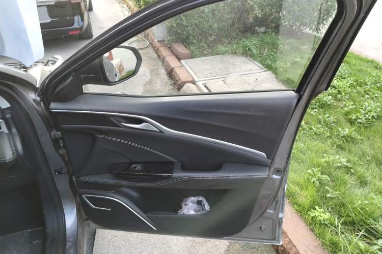 Used NETA U 2023 NETA U-Ⅱ Challenge Edition 400 U Show – Lithium Iron Phosphate
