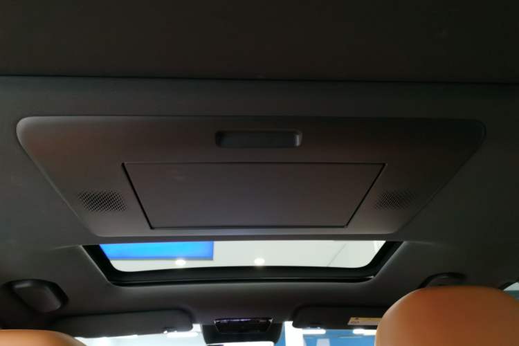 Used  eπ008 2025 210Max Range-Extended Version 5 Seats