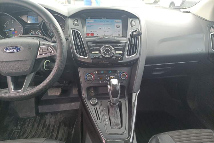 Used Ford Focus 2017 Hatchback 1.6L Automatic Fashion Edition Smart Drive Version
