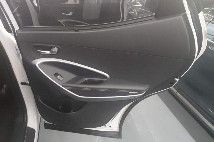 Used Hyundai Santa Fe 2017 2.4L Automatic Two-Wheel Drive Smart Version 5 Seats
