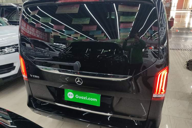 Used Mercedes-Benz V-Class 2021 V 260 Avantgarde Edition
