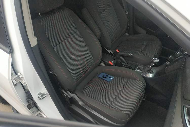 Used Buick Encore 2015 1.4T Automatic Two-Wheel Drive Urban Elite Version
