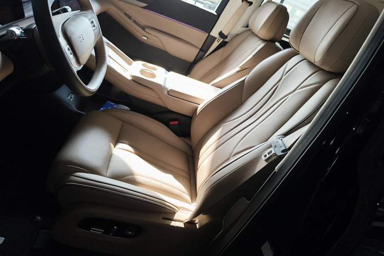 Used XPeng X9 2025 740 Ultra-Long Range Max
