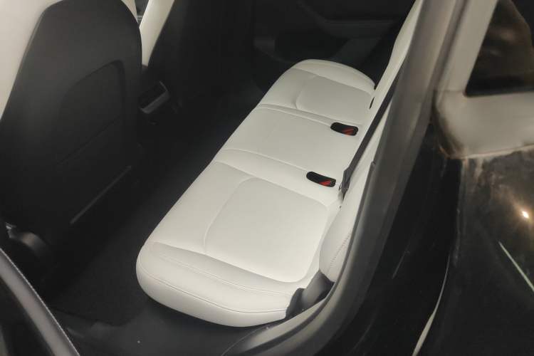 Used Tesla Model Y 2022 Long-Range All-Wheel-Drive Version