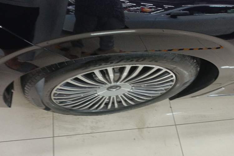 Used VOYAH Dream 2025 PHEV Four-Wheel-Drive Flagship Kunpeng Edition
