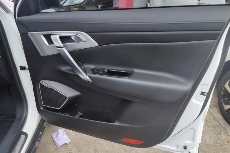 Used Geely Auto Emgrand X7 Sport 2016 2.0L Manual Smart Connect Version
