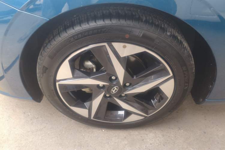 Used Hyundai Elantra 2021 1.5L CVT LUX Prestige Edition