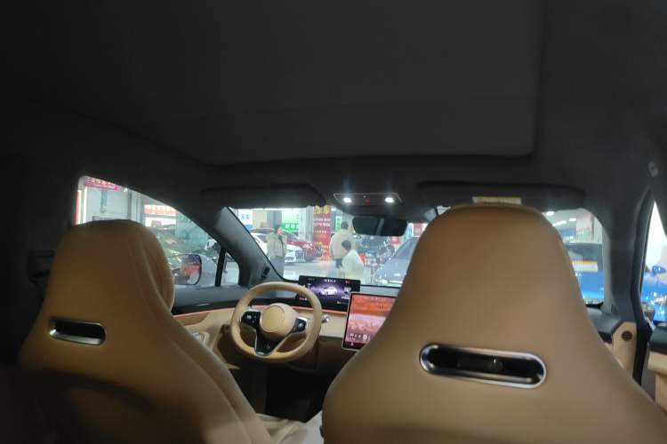 Used Hima Luxeed R7 2024 All-Electric 802 km Max
